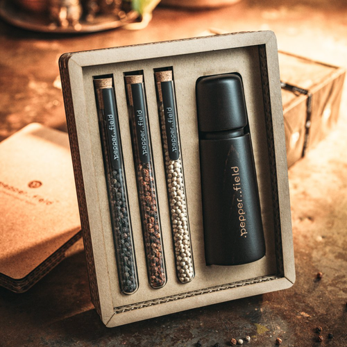 Skandinávský mlýnek se sadou zkumavek s Kampotským pepřem v dárkové kartonové krabičce (3x10g)